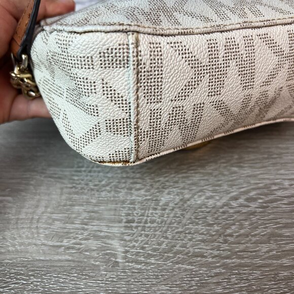 Michael Kors Fulton small crossbody bag in vanilla signature logo - Picture 4 of 6